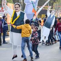 new delhi, inde - 16 janvier 2023 - des milliers de personnes se sont rassemblées lors du road show du premier ministre narendra modi bjp, des personnes lors du grand rassemblement électoral pm modi dans la capitale photo