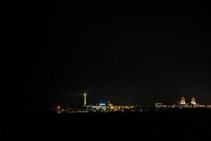 nuit vue de le maspalomas phare dans Espagne dans le canari îles photo