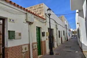 ville de corralejo sur le Espagnol canari île fuerteventura sur une chaud vacances journée photo