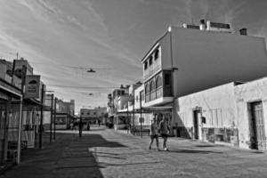 ville de corralejo sur le Espagnol canari île fuerteventura sur une chaud vacances journée photo