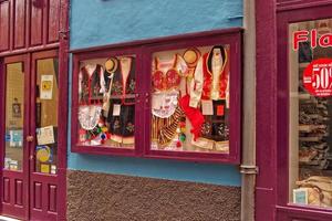 endroit paysages avec vieux historique immeubles et des rues dans le ancien Capitale de le Espagnol canari île Tenerife photo