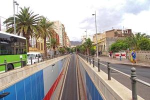 intéressant coloré vacances Maisons dans le des rues de le Espagnol ville de sanca cruz dans Tenerife photo