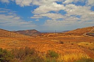 l calme été nuageux paysage de le Espagnol canari île lanzarote photo