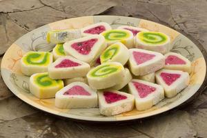 Indien spécial traditionnel bonbons nourriture bengali peda photo