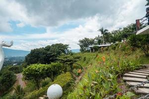 paysage photo de vert jardin, en haut colline et fleur parc sur le central Java sémarang. le photo est adapté à utilisation pour traditionnel nourriture arrière-plan, affiche et nourriture contenu médias.