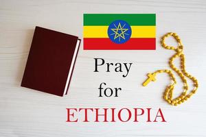 prier pour Ethiopie. chapelet et saint Bible Contexte. photo