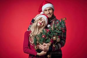 famille Jeune couple dans Nouveau année vêtements ensemble romance Noël photo