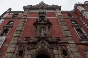 divers Photos de Madrid des rues avec coloré bâtiments et ciel