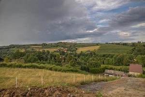 été paysage avec polonais montagnes sur une nuageux journée photo