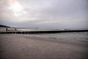 paysage par le baltique mer sur une calme gris du froid journée dans Pologne photo