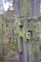 en bois Christian orthodoxe des croix sur monter garbarka dans Pologne dans l'automne photo