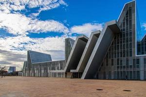 Urbain paysage de Saragosse dans Espagne avec moderne architecture de expo 2008 photo