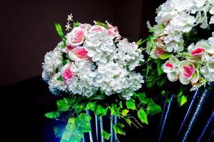 blanc et vert Couleur basé artificiel Plastique fleurs une bouquet. mariage décoration. photo