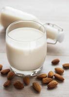 lait d'amande et amandes photo