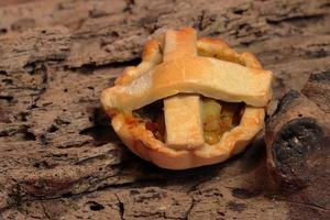 végétarien épinard tarte ou Quiche avec feta fromage photo