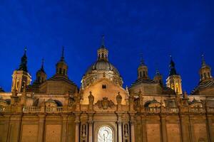 historique cathédrale Saragosse à nuit et été soir photo