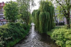 paysage avec le leba rivière dans le ville de lebork dans Pologne photo