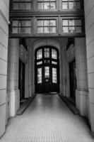 vieux historique Varsovie dans Pologne immeuble maison de le arrière-cour blanc porte photo