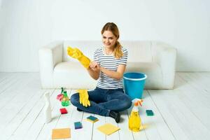 femme au foyer détergent intérieur travail mode de vie hygiène intérieur photo