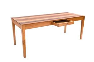 en bois moderne table sur blanc Contexte. photo