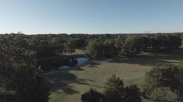 aérien drone image de logement complexe le golf cours photo