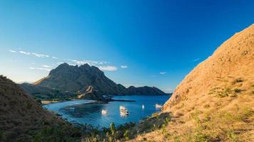 Baie de l'île de Padar, parc national de Kodomo, Indonésie photo