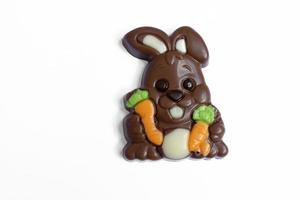 sucré en forme de lapin Chocolat pour Pâques sur une lumière Contexte photo