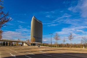 Urbain paysage de Saragosse dans Espagne avec moderne architecture de expo 2008 photo