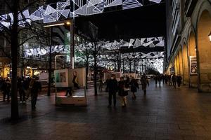 original Noël éclairage à nuit dans le Espagnol ville de Saragosse photo