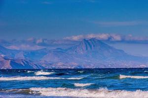 calme bord de mer paysage de san Juan plage dans alicante Espagne sur une ensoleillé journée photo