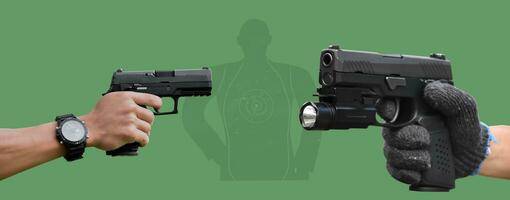 isolé 9 mm pistolet pistolet en portant dans droite main de pistolet tireur avec coupure chemins. photo