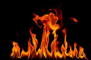 flamme carburant png chaleur et brûlant danger exploser barbecue rouge Jaune flamme isolé sur noir Contexte photo