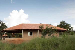 Brasilia, Brésil avril 6, 2023 logement construire sur le réservation de le indigène tribus connu comme le Kariri Xoco et smoking cette vivre dans Nord Ouest Brasilia, alias noroeste photo