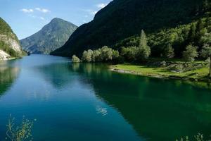 vue panoramique sur le lac photo