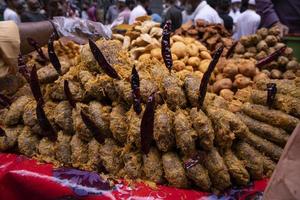 traditionnel bangladeshi délicieux rue nourriture spécial iftar article photo