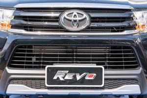 ramasser un camion voiture Toyota hilux revo sur afficher photo