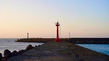 plage bord de mer vue sur le port photo