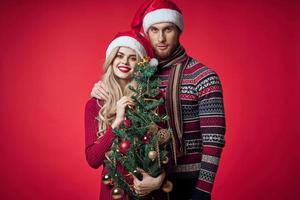 Jeune couple Noël décorations décoration vacances ensemble romance photo