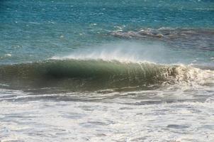 énormes vagues de la mer photo