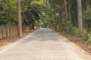 béton route dans rural Thaïlande photo