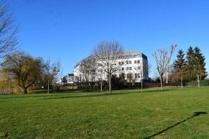 immeuble de bureaux blanc photo