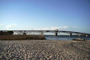 le york rivière et plage dans yorktown Virginie surplombant le coleman pont et le Chesapeake baie photo