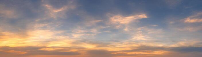 le du soleil embrasser, une chaud et embrasé coucher de soleil, ciel remplacement - génératif ai La technologie photo