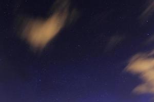 vue sur étoiles dans nuit ciel photo