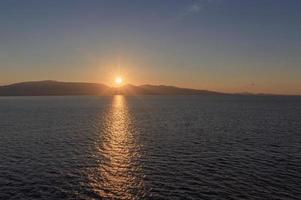 paysage avec lever du soleil dans Grèce photo