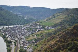 village klotten dans moselle vallée pendant été photo