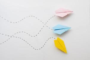 avions en papier minimalistes mignons, vue de dessus