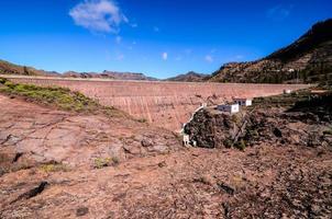 barrage dans le montagnes photo