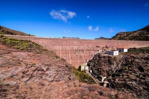 barrage dans le montagnes photo