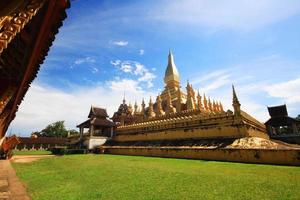magnifique génial d'or pagode à wat pha cette Luang temple à vientiane province, Laos photo
